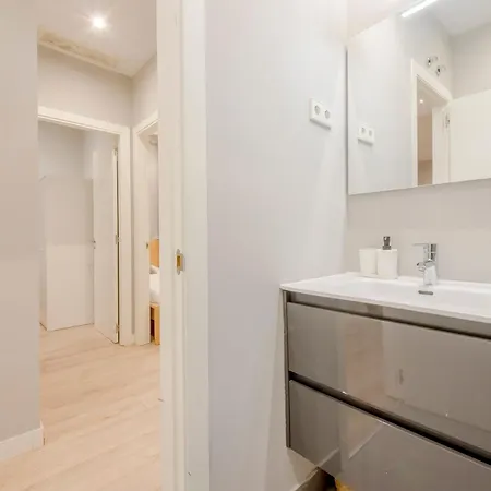 Acogedor Apt 3 Habitaciones Y Terraza En El Centro De Madrid Exterior photo